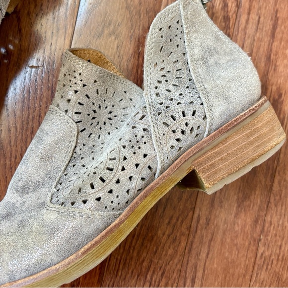 Sofft Barrosa Metallic Ankle Booties - Picture 9 of 12